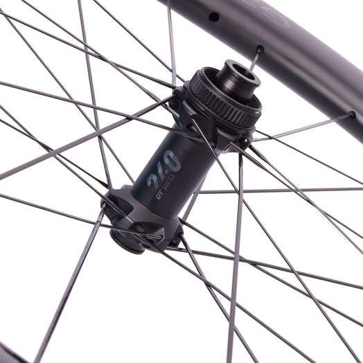 ICAN 700C G25 SL gravel wheels with DT Swiss hubs